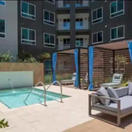 Cozy 2 Bedroom Apartment Near Disneyland and Anaheim Convention Center، فندق في اورانج