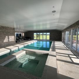 Four Bedroom House With Private Pool - Stunning countryside location with parking close to Chester City Centre, hotell i Chester