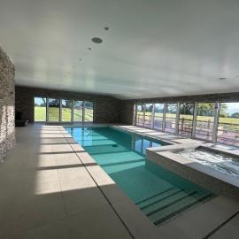 Four Bedroom House With Private Pool - Stunning countryside location with parking close to Chester City Centre, Hotel in Chester