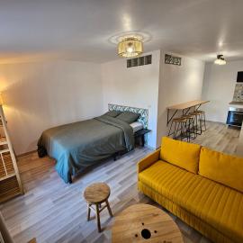 Appartement Bohème 4 personnes à 12 min du Puy du Parc, hotel in Châteaumur