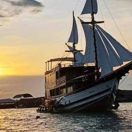Gallia Phinisi Batam