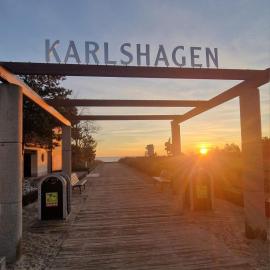Ferienwohnung Wellenreiter 200 m zum Strand Fewo strandnah mit Balkon Parkplatz Wlan, hotel in Karlshagen