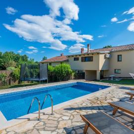 Villa Ladonja, a charming and cozy villa in a rustic setting