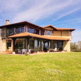Magnifica casa con increíbles vistas, hotell sihtkohas Liencres