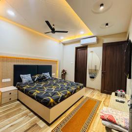 DeeHa Niwas Luxe -Modern Luxury 1BHK in City Centre, hotel in Varanasi