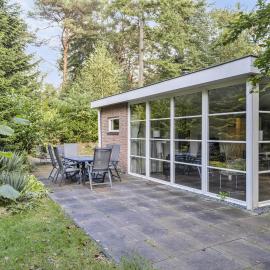 Relaxen in het bos met privésauna, ξενοδοχείο σε Holten