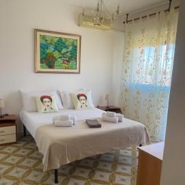 FELYX APARTMENT - Bright, Spacious, and 100 mt from the waves - Lavinio Mare, hotel em Anzio