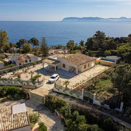 Villa Four by Sicily Travelling Villas、スコペッロのホテル