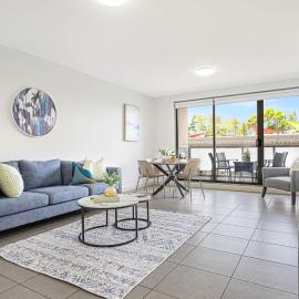 Comfy 2BR in Parramatta central with free parking