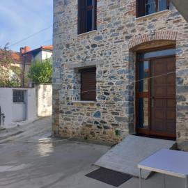 Malama's House, hotel sa Káto Trítos