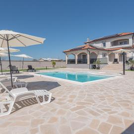 Villa Sandra ZadarVillas, hotel em Lisičići
