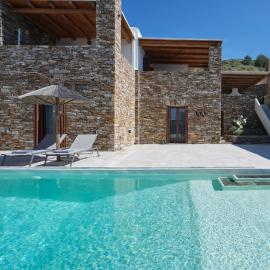 Stone villa with a sea water swimming pool and a sea and sunset view, hotelli Melissakissa