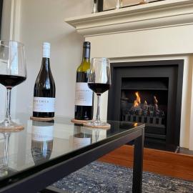 Villa Above Par, Privately Managed within Cypress Lakes Resort, Premier 2 Storey Villa, 2 Bedrooms, both with Private Ensuites, Light Breakfast included, hotel a Pokolbin