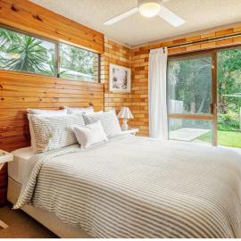 1980s Coastal Escape in Brunswick Heads, hotel a Brunswick Heads