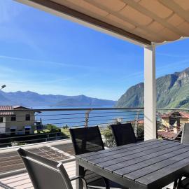 Costa blu - terrace overlooking the lake & pool