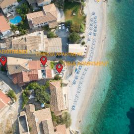 Kaminaki Beachfront Apartments, hotel in Nisaki