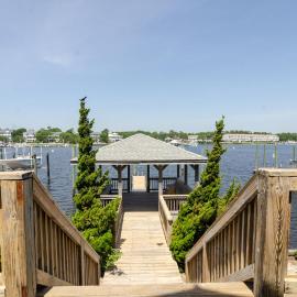 Boat Dock Bungalow by Bryant Real Estate, hotel in Carolina Beach