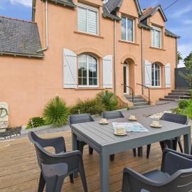 Jolie maison avec jardin et terrasse pour 4, hotel in Fouesnant