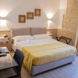 H22 Hotel, hotel a Nàpols