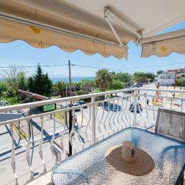 Tommy Seafront Apartments by RentalsPro - Nea Flogita Halkidiki, hotel in Flogita