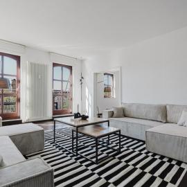 4 BR Apartment - ZENTRAL - GERÄUMIG - KÜCHE - TERRASSE - WIFI - KAFFEE - PARKHAUS