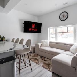 Luxury 2 Bedroom 3 Bed Family Friendly Oasis with Smart Technology