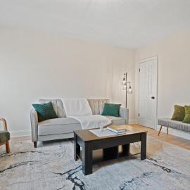 The Cozy District Den Stay