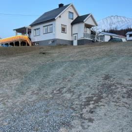 Huset i Oksfjordhamn, hotel em Sandelva