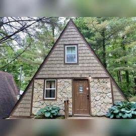 A-Frame #15 - by The Chalets, hotell i Logan