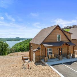 킴벌링 시티에 위치한 호텔 High Cliff Cabin + Private Hot tub at Table Rock Lake