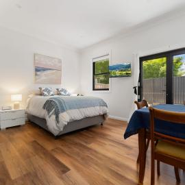 Charming Studio for Two in the Heart of Bathurst، فندق في باثورست
