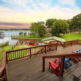 Lakefront Retreat Sleeps 15 Starlink Internet, hotel v destinácii Mabank
