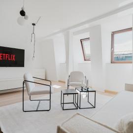 3 BR Penthouse - WHIRLPOOL - ZENTRAL - KÜCHE - WIFI - KAFFEE - GERÄUMIG - TERRASSE - PARKHAUS
