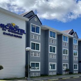 Microtel by Wyndham Eagle Ridge: General Trias şehrinde bir otel