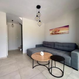 Ariadne Stay Complex by Horizon Homes, hotel en Ofrinion