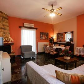 Marousa's Country House 12 minutes from Athens Airport, hotel u gradu Koropion