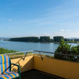 Ferienwohnung direkt am Rhein in Neuwied bei Koblenz, hotelli kohteessa Neuwied
