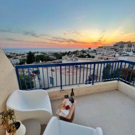 Holistic Homes - Sea view, Pool, 2 double beds