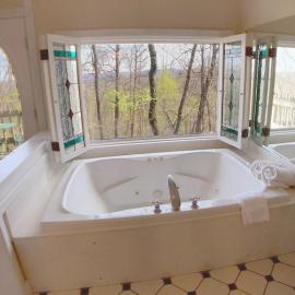 Ozark Spring Cabin 06 Spring Haven King Spa Tub, hotel in Eureka Springs