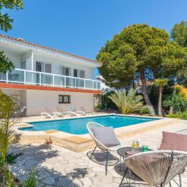 Villa Seagull by Abahana Villas, Hotel in Casas de Torrat