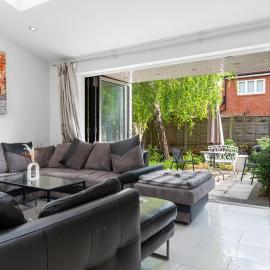 Tower Bridge City Residence King En-suite With Parking, hotel in London