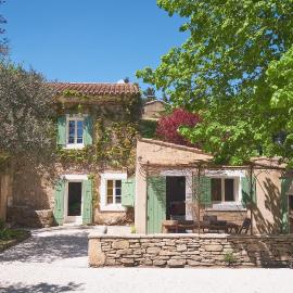 Maison provençale avec jardin, hotelli kohteessa Velleron