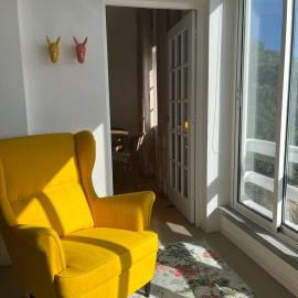 Apartment T2 1st floor Pools Porto Martins, hotel in Porto Martins