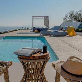 Santorini's Rising Sun Private Villa: Santorini şehrinde bir otel
