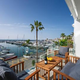 243-Fully Renovated-Puerto Banus Marbella Front Line Penthouse, viešbutis Marbeljoje