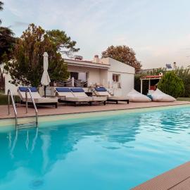 Oceana - Exclusive Beachfront Villa with Private Pool and BBQ by GG, hotell sihtkohas Alexandroúpoli