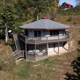 Treetop - by The Chalets, hotel din Logan