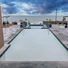 Beachfront Condo with Balcony amazing view, מלון בטיחואנה