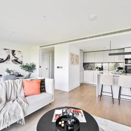 Luxurious White City Apartment - Balcony & View