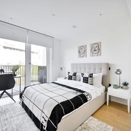 Stylish White City Apartment - Near Westfield & Tube